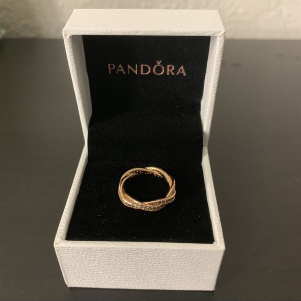 Pandora rose sparkling twisted lines size 4.5 (48)